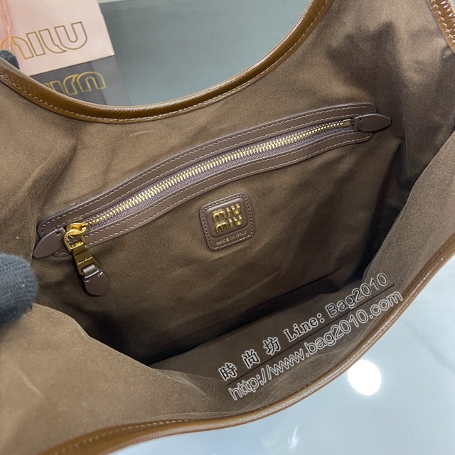 MIU MIU專櫃繆繆最新款Naplak漆面羊皮革托特包 jh2652型號：5BG231